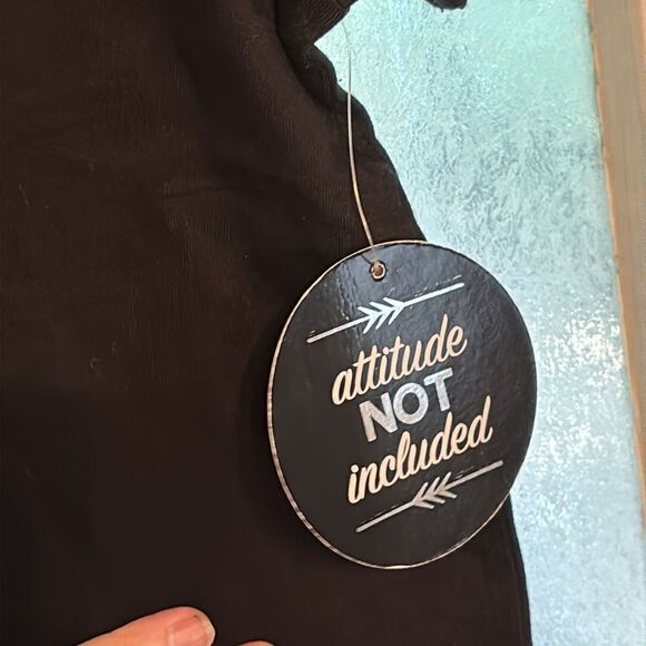 NWT Attitude Not Included Women’s Black Tshirt Como La Flor Rose Top Size M - Picture 7 of 8